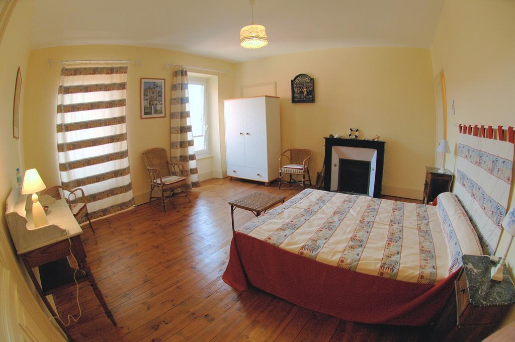 La Maison De Mariecamille Hotel Saint-Germain-Lembron ภายนอก รูปภาพ