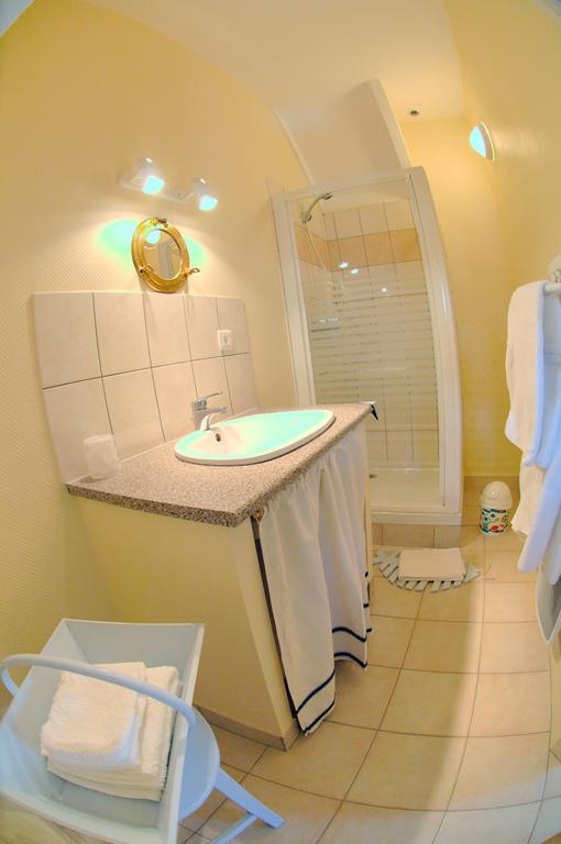 La Maison De Mariecamille Hotel Saint-Germain-Lembron ภายนอก รูปภาพ