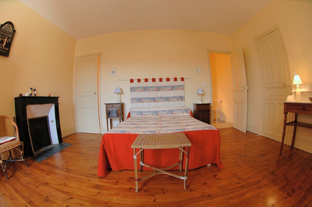 La Maison De Mariecamille Hotel Saint-Germain-Lembron ภายนอก รูปภาพ
